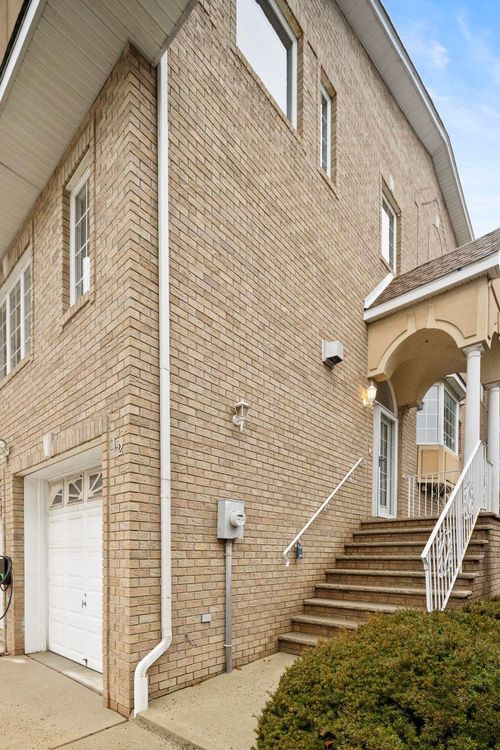 12 Liberty Ct, Secaucus, NJ, 07094-3440 | Card Image