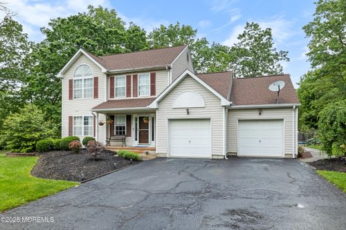 17 Durell Dr, Jackson, NJ, 08527-4851 | Card Image