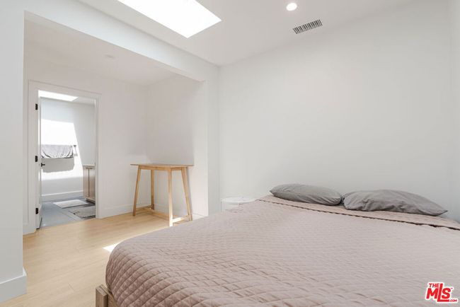 5737 Allott Ave, House other with 6 bedrooms, 6 bathrooms and 2 parking in Sherman Oaks CA | Image 38