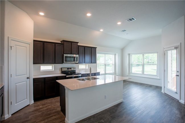 121 El Ranchero Rd, House other with 4 bedrooms, 2 bathrooms and 4 parking in Georgetown TX | Image 5