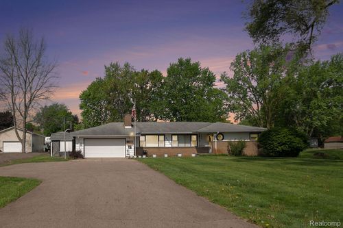 1095 N College Rd, Mason, MI, 48854-9321 | Card Image