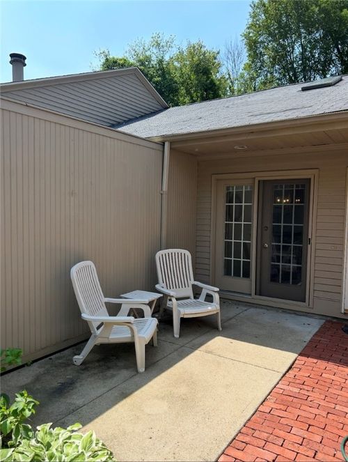 102 Pine Glen Dr, East Greenwich, RI, 02818-1916 | Card Image