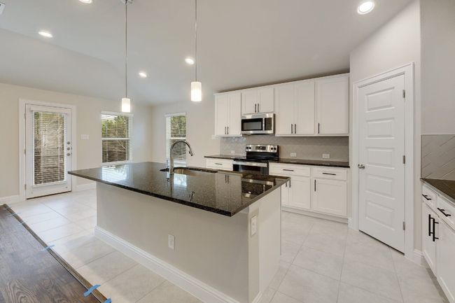 20809 Peacemaker Trl, House other with 3 bedrooms, 2 bathrooms and 4 parking in Lago Vista TX | Image 11
