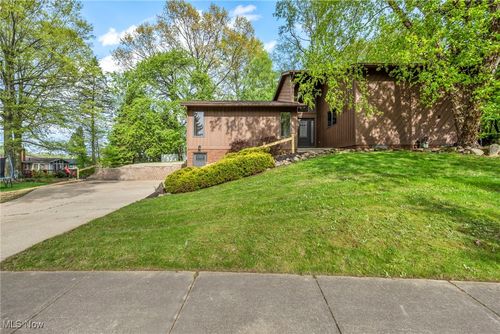 433 Herbert Rd, Akron, OH, 44312-2215 | Card Image
