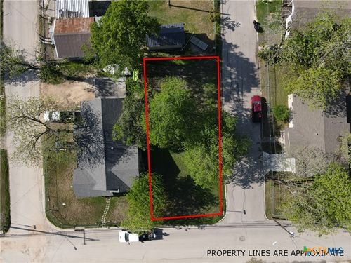 631 E Ireland St, Seguin, TX, 78155-4948 | Card Image