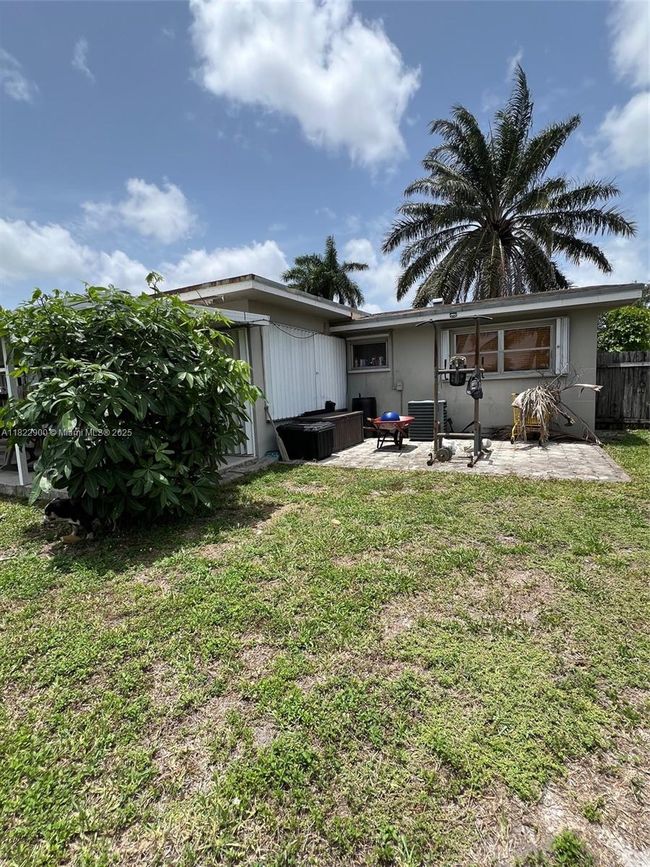 8230 Nw 15 Th St, House other with 3 bedrooms, 1 bathrooms and null parking in Pembroke Pines FL | Image 27