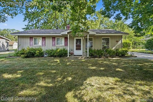 6284 Woodsdale Dr, Grand Blanc, MI, 48439-8513 | Card Image