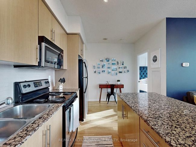 1305 - 65 Bremner Blvd, Condo with 3 bedrooms, 2 bathrooms and null parking in Toronto ON | Image 8