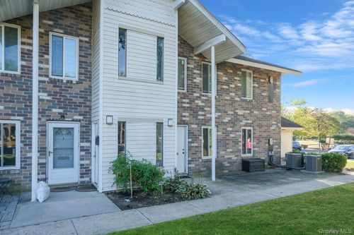 2-2 Sierra Ct, Coram, NY, 11727-1520 | Card Image