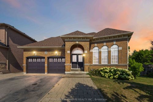 24 Meadow Ridge Crt, Maple, ON, L6A0C3 | Card Image