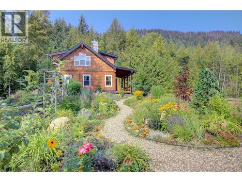 44 Mackenzie Rd, Salmon Arm, BC, V1E2Y3 | Card Image