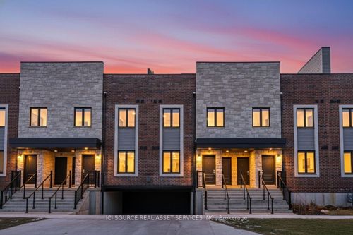 10-2 Slessor Blvd, Grimsby, ON, L3M5J4 | Card Image