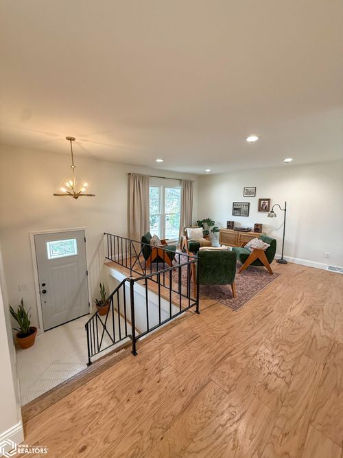 138 Cottonwood Ct, Burlington, IA, 52601-1703 | Card Image