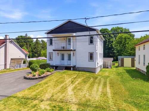 765 115 E Av, Home with 3 bedrooms, 1 bathrooms and null parking in Drummondville QC | Card Image
