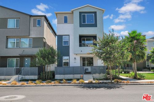 922 E 3rd St, Santa Ana, CA, 92701-4906 | Card Image