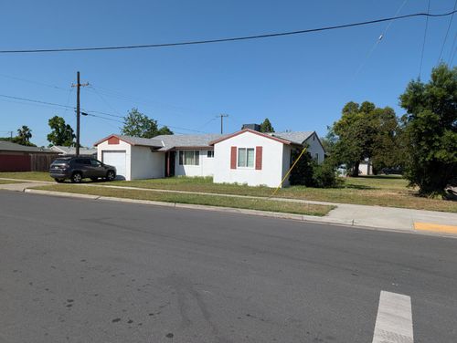 4591 N Angus St, Fresno, CA, 93726-2224 | Card Image