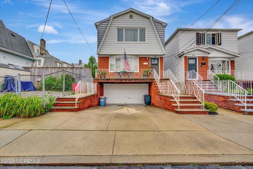 25 Linden St, Bayonne, NJ, 07002-1214 | Card Image
