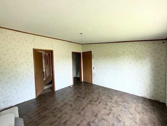 walk-in closet | Image 15