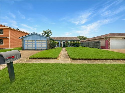 3853 Chriswood Ln, Harvey, LA, 70058-2006 | Card Image