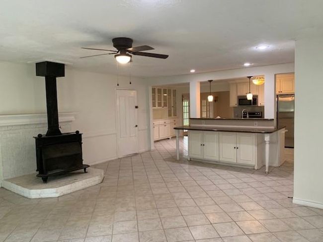 15025 Stagecoach Rd, House other with 5 bedrooms, 3 bathrooms and 1 parking in Stagecoach TX | Image 13