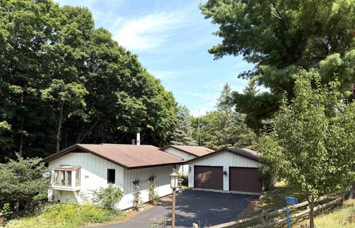 E2672 Remington Dr, La Valle, WI, 53941-9513 | Card Image