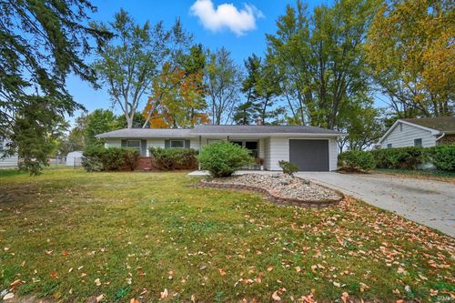 8325 Santa Fe Trl, Fort Wayne, IN, 46815-6637 | Card Image