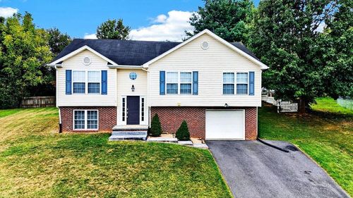 650 Edwardian Ln, WAYNESBORO, VA, 22980-2392 | Card Image