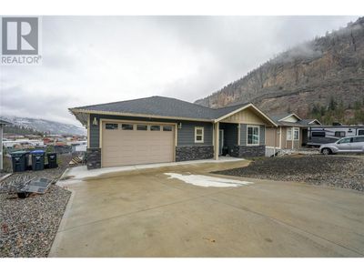 8752 Palmer Pl, House other with 4 bedrooms, 3 bathrooms and 2 parking in Summerland BC | Image 1