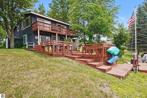 163 N Scott Dr, Farwell, MI, 48622-9732 | Card Image