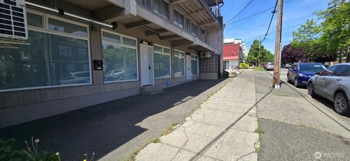 4213 Winslow Pl N, Seattle, WA, 98103-7328 | Card Image