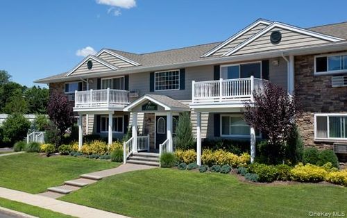 e05-45 Golden Ave, Deer Park, NY, 11729-7326 | Card Image