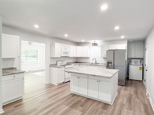 1417 Crestview Dr, Madisonville, KY, 42431-3501 | Card Image