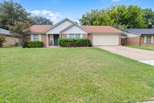 5529 Wood View St, North Richland Hills, TX, 76180-6633 | Card Image