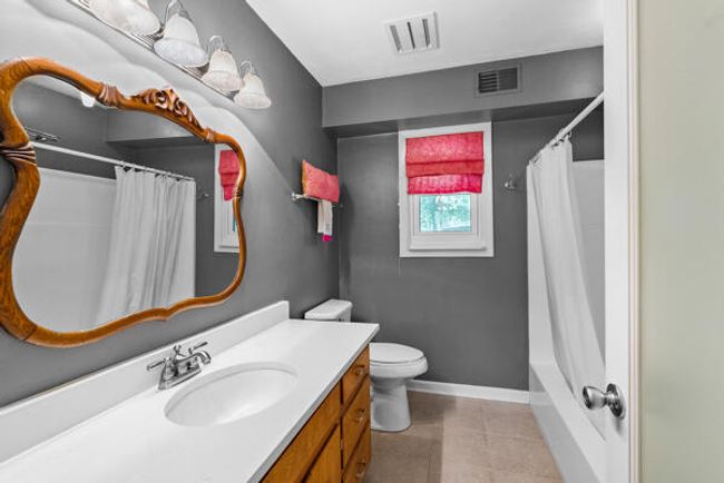 Main Floor Bathroom | Image 10