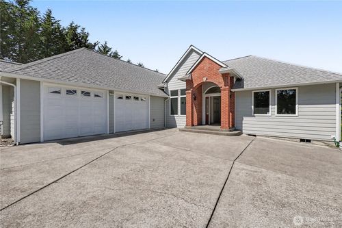 111 Les Saints Rd, Sequim, WA, 98382-9274 | Card Image
