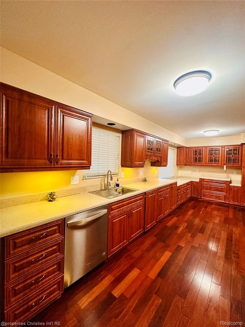 30244 Southampton Ln, Farmington Hills, MI, 48331-1729 | Card Image