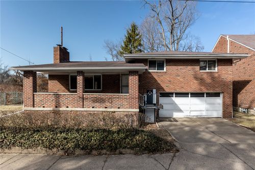 7303 Whipple St, Swissvale, PA, 15218-2011 | Card Image