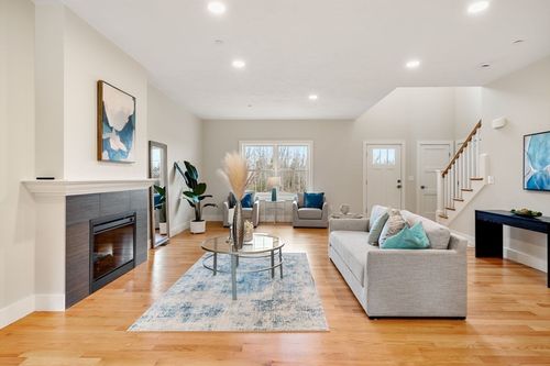 29-75 Driftwood Cir, Sandown, NH, 03873-2257 | Card Image