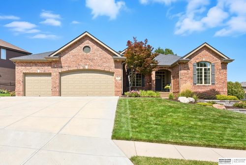 4614 Windcrest Dr, Bellevue, NE, 68133-4772 | Card Image