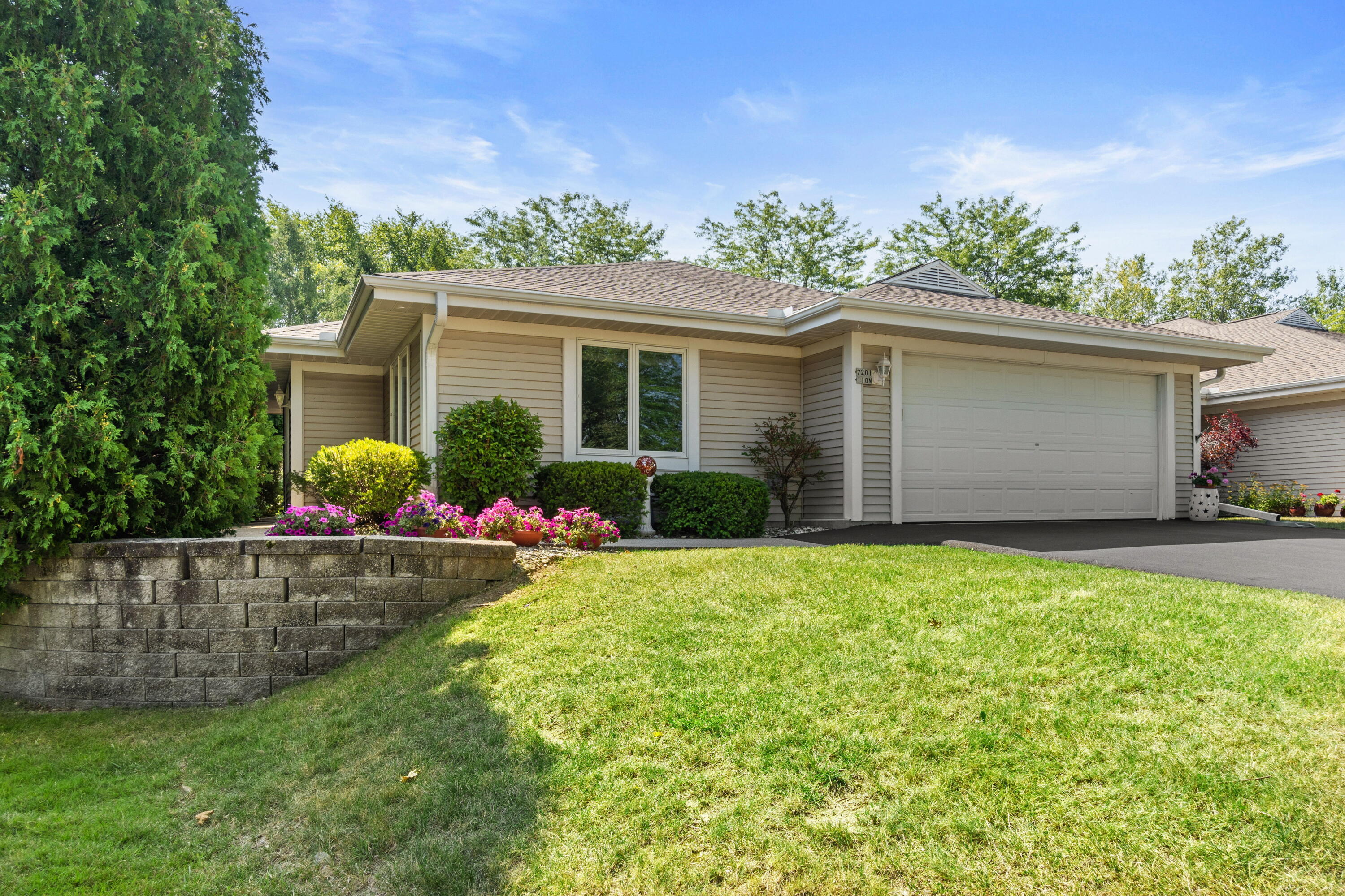 Mequon Square Dr, Mequon, WI 53092