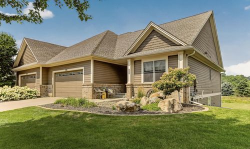 3915 Berkshire Rd Sw, Rochester, MN, 55902-1738 | Card Image