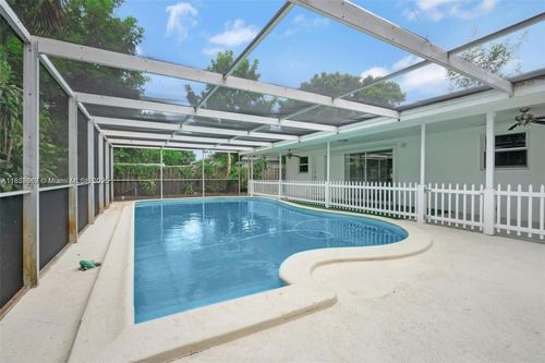 535 Ne 158th St, Miami, FL, 33162-5120 | Card Image