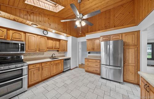 8 Badami Dr, Middletown, NY, 10941-1204 | Card Image