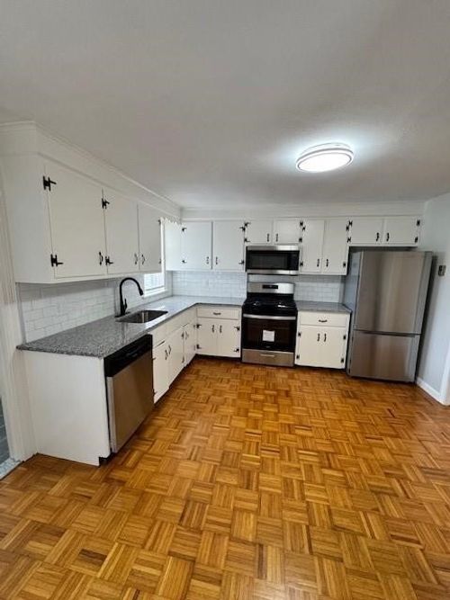 apt-2-40 Bourne St, Bristol, RI, 02809-2358 | Card Image