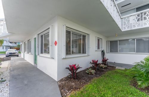 9-2004 Lake Osborne Dr, Lake Worth Beach, FL, 33461-5690 | Card Image