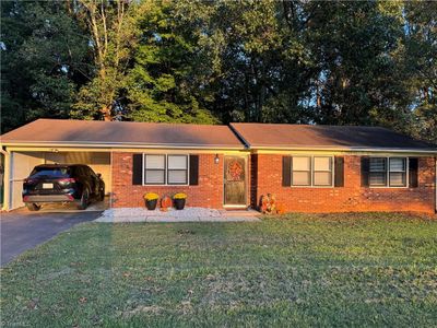 413 Hillcrest Drive, House other with 3 bedrooms, 1 bathrooms and null parking in King NC | Image 1