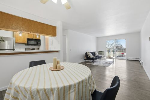 apt-104-4318 Melody Ln, Madison, WI, 53704-2867 | Card Image