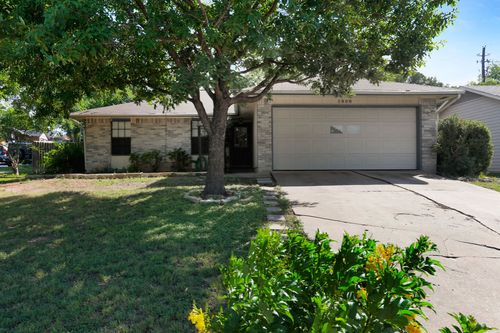 5808 Spring Meadow Rd, Austin, TX, 78744-3036 | Card Image