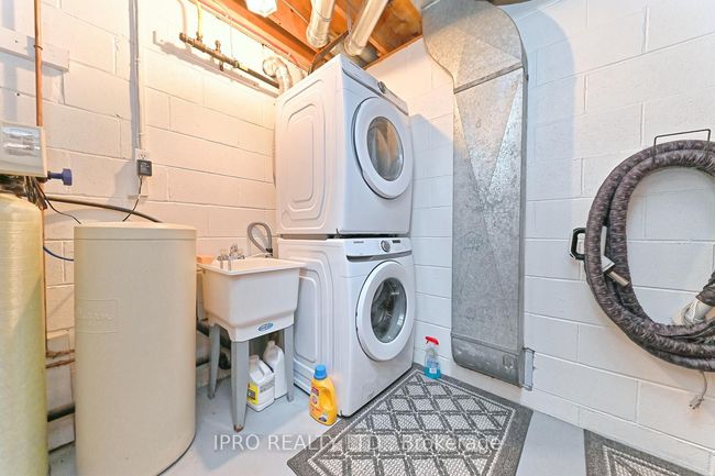 4 Ann St, House other with 2 bedrooms, 2 bathrooms and 6 parking in Georgetown ON | Image 11