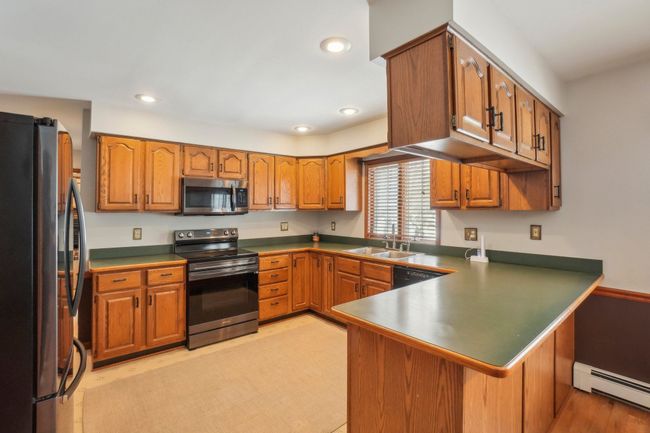 Great working kitchen - room for stools at counter | Image 10